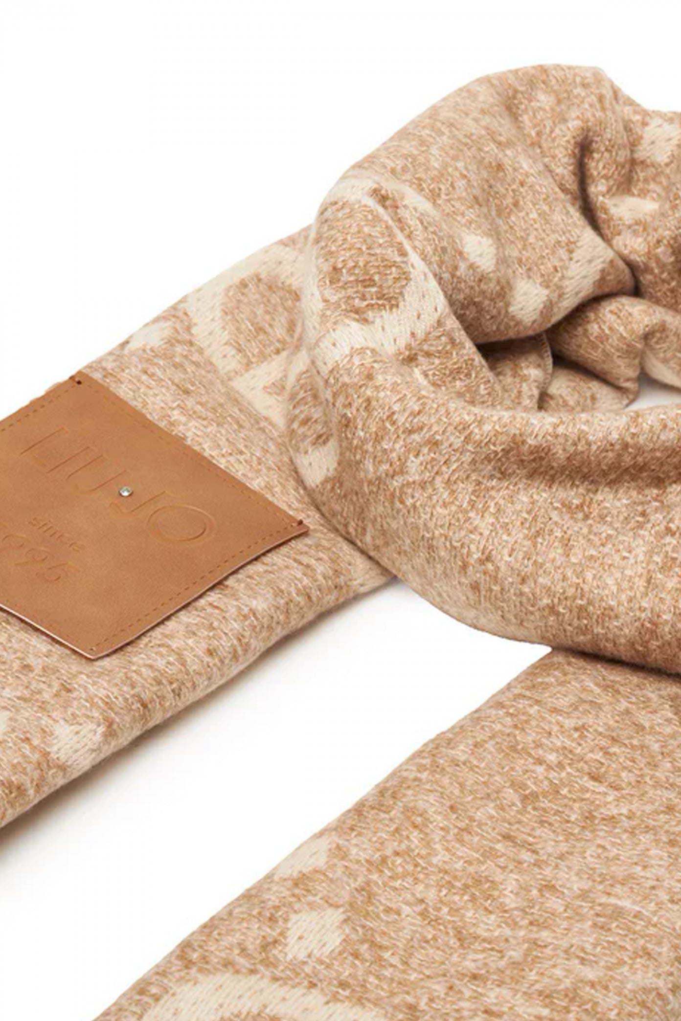 LIU-JO STOLA MAXI OVAL en color MARRON CLARO (3)