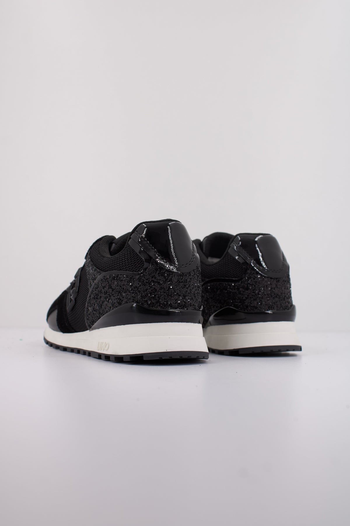 LIU-JO MAXI WONDER LOW en color NEGRO (4)