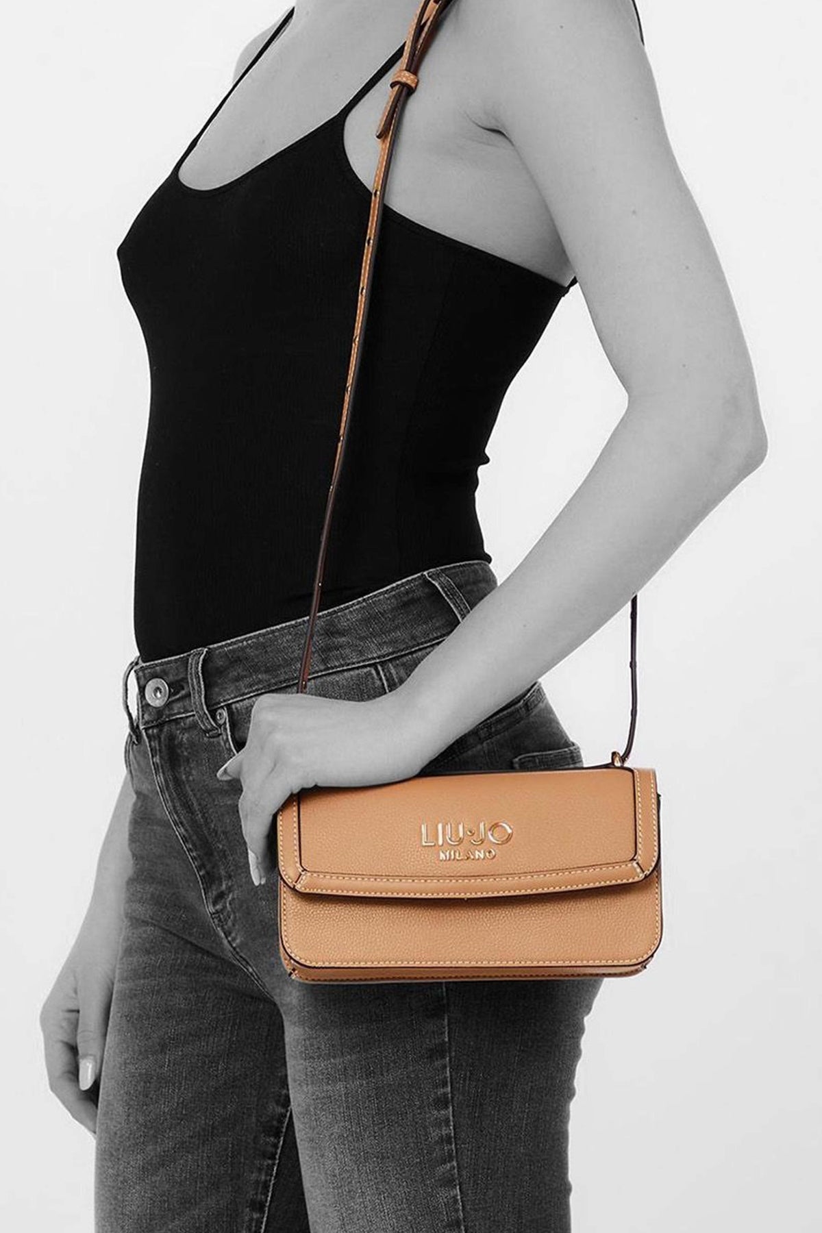 LIU-JO ECS CROSSBODY EAST/WES en color NUDE (4)
