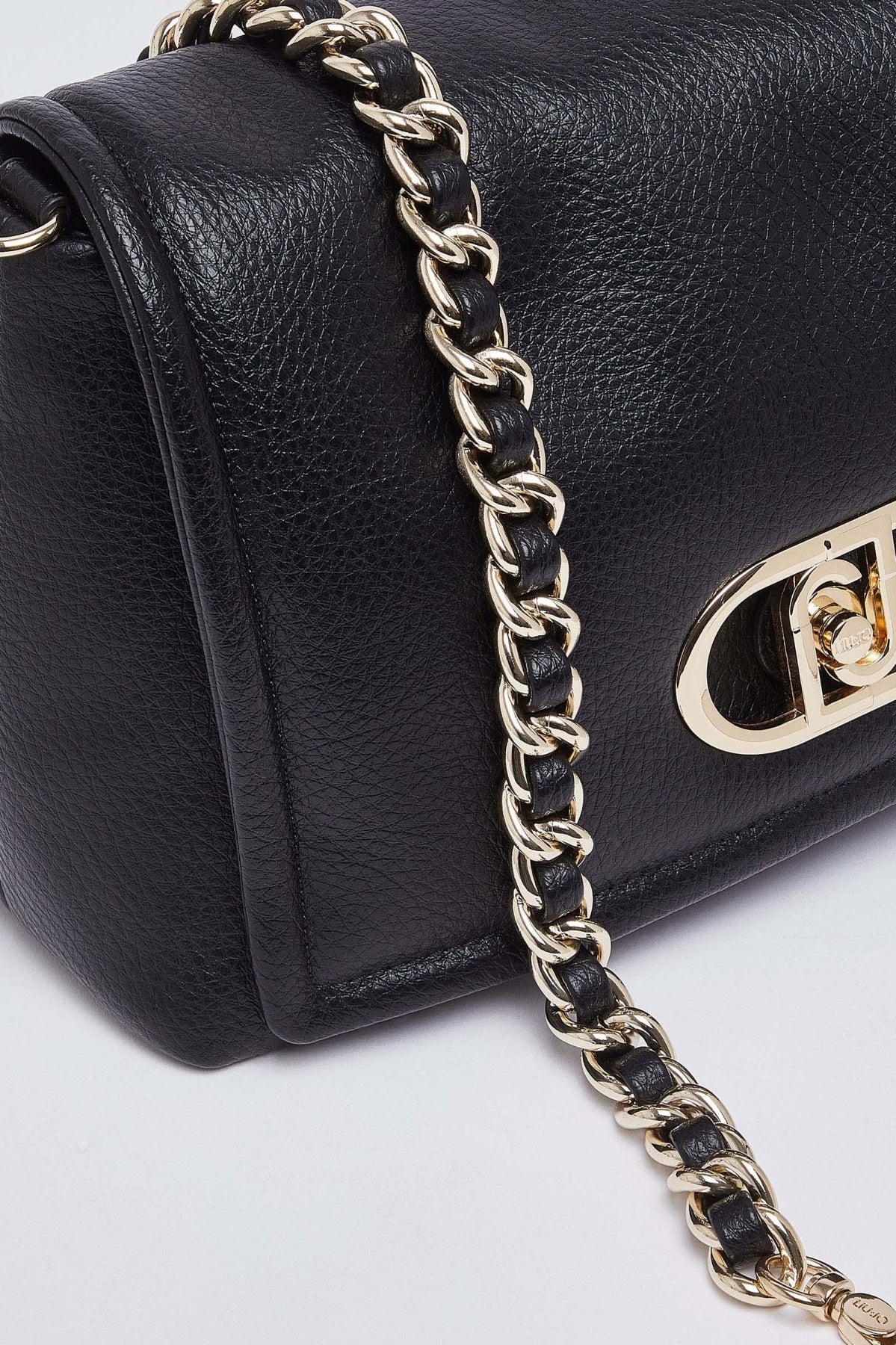 LIU-JO AF E CROSSBODY en color NEGRO (5)