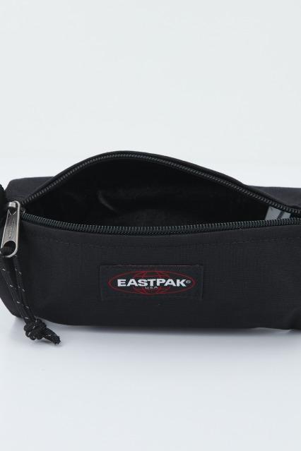 EASTPAK BENCHMARK SINGLE en color NEGRO (4)