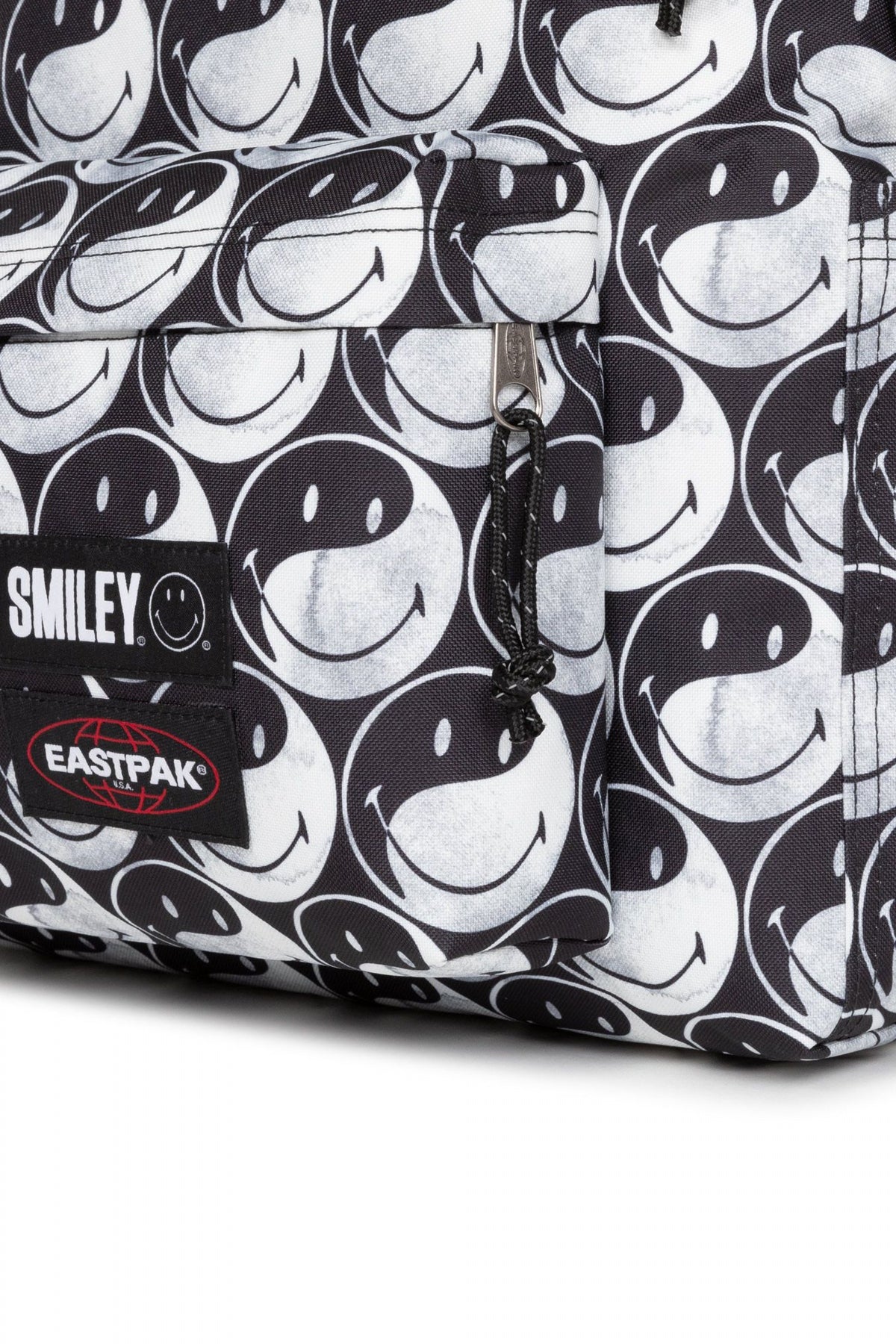EASTPAK DAY PAK'R en color NEGRO (4)