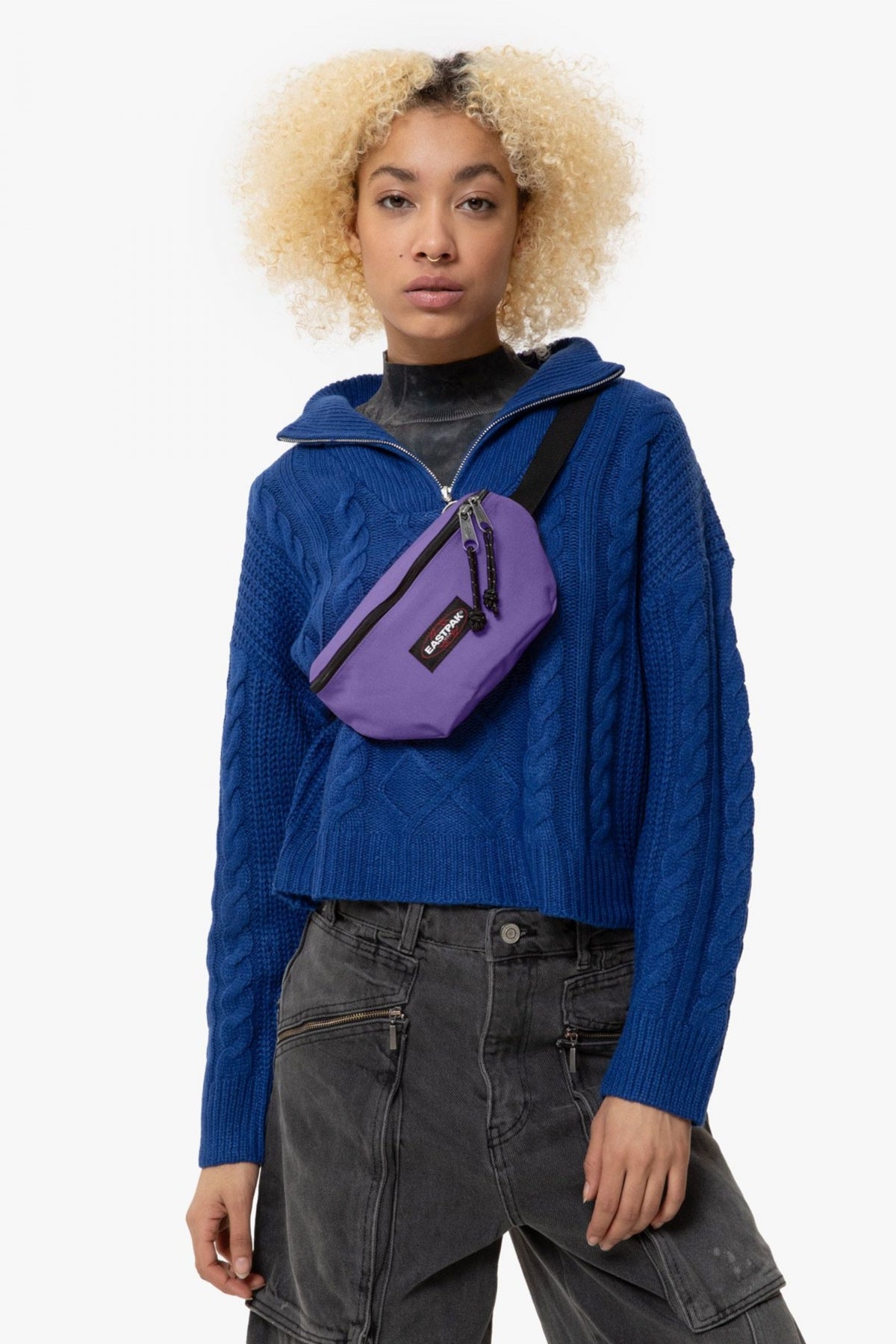 EASTPAK SPRINGER PETAL en color VIOLETA (1)