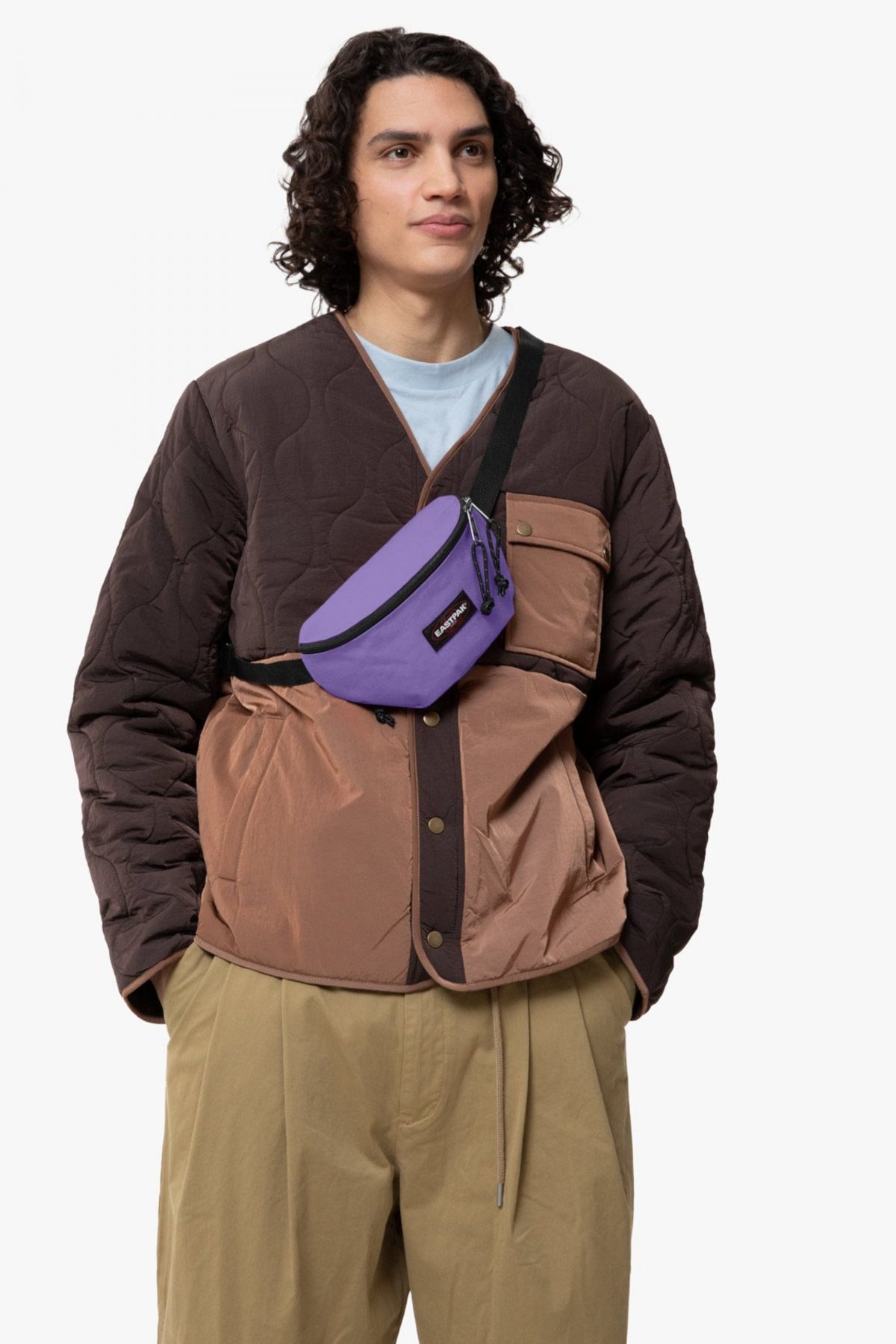 EASTPAK SPRINGER PETAL en color VIOLETA (3)