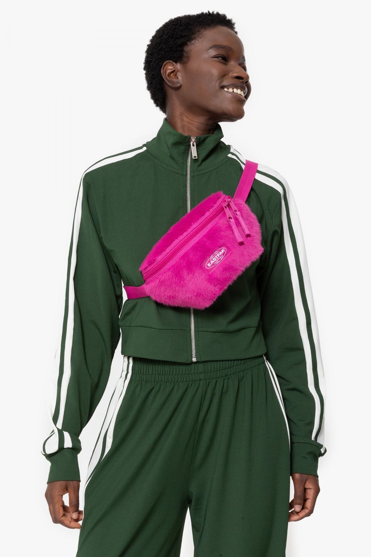 EASTPAK SPRINGER FUZZY en color ROSA (4)