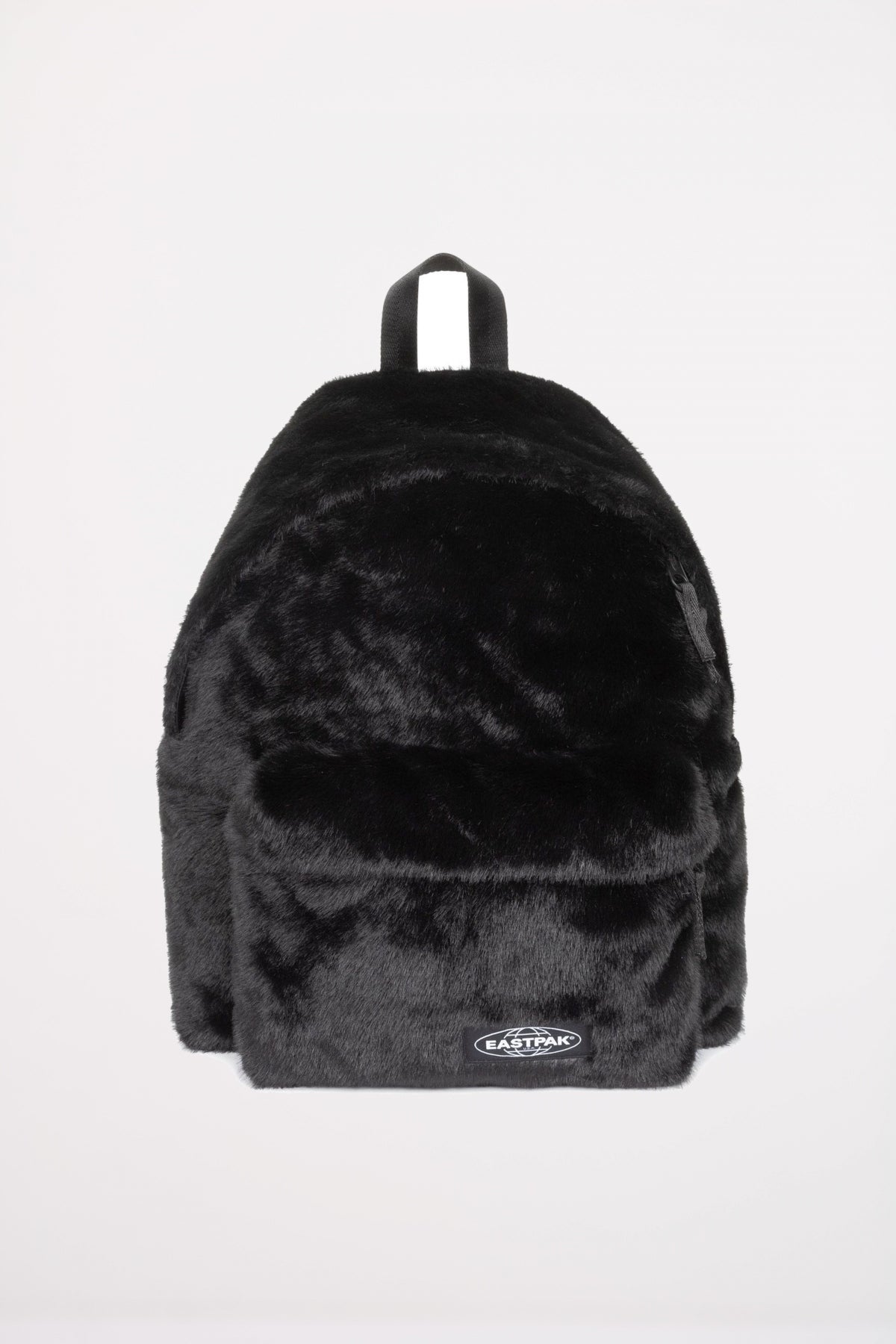 EASTPAK PADDED PAK'R FUZZY en color NEGRO (1)