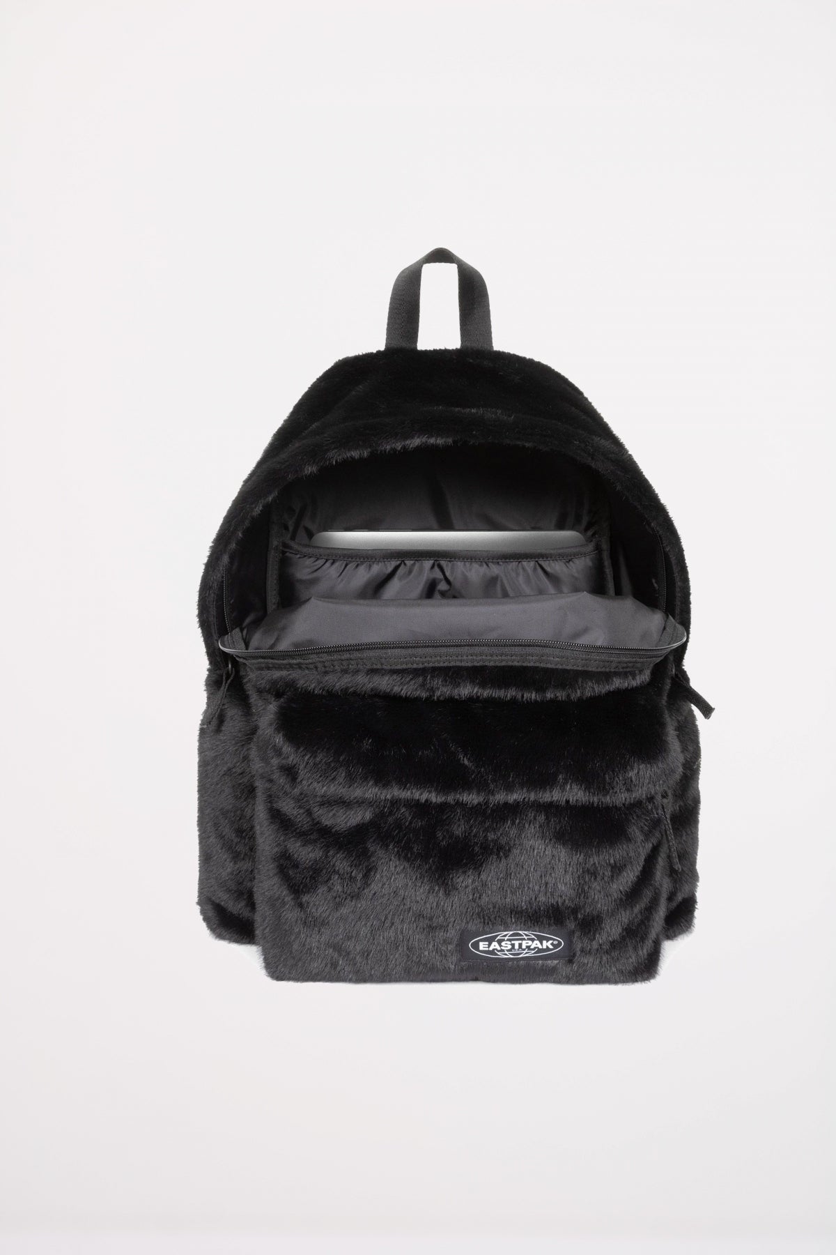 EASTPAK PADDED PAK'R FUZZY en color NEGRO (2)