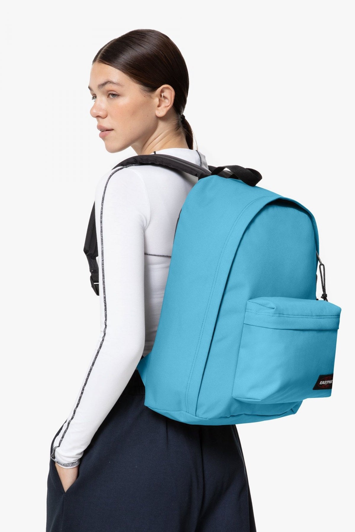 EASTPAK OUT OF OFFICE DIVE en color AZUL (4)