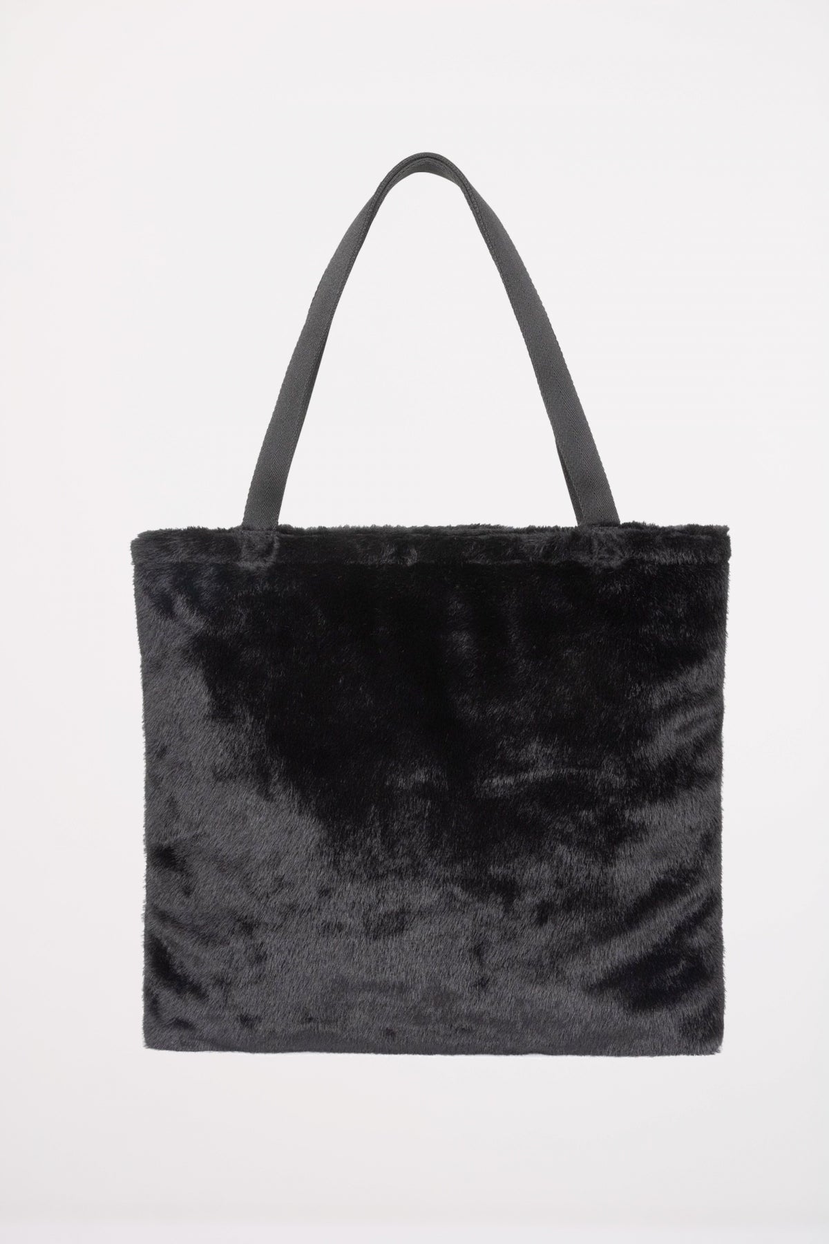 EASTPAK CHARLIE FUZZY en color NEGRO (2)