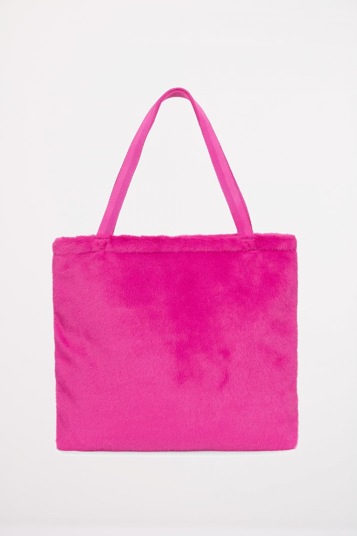 EASTPAK CHARLIE FUZZY en color ROSA (2)