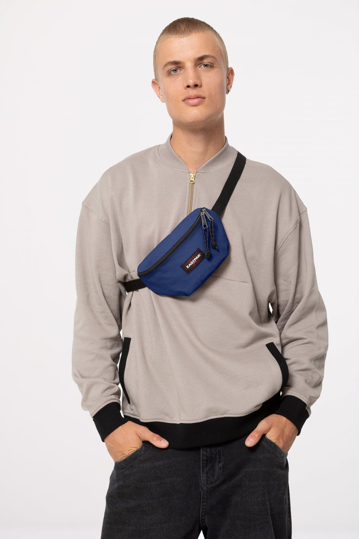 EASTPAK SPRINGER en color AZUL (4)