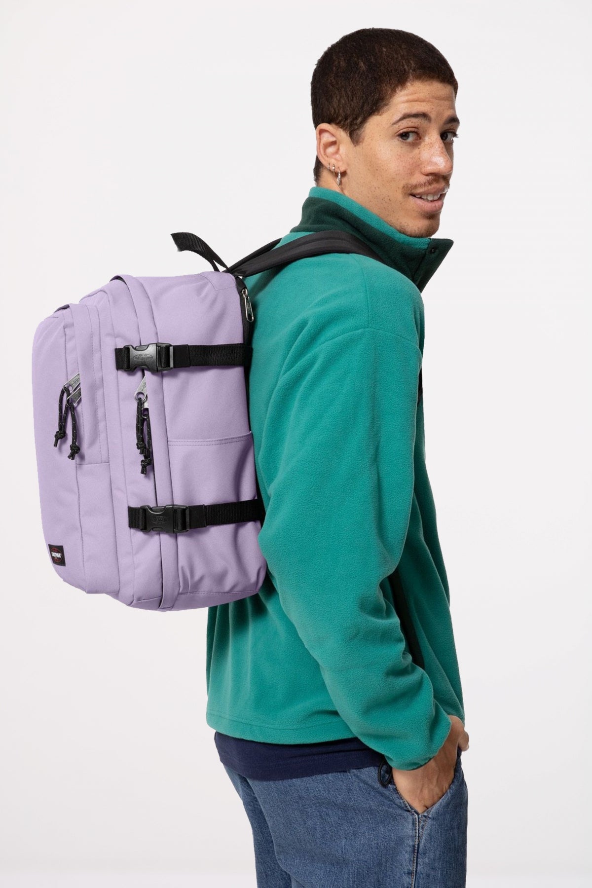 EASTPAK CABIN PAK'R en color VIOLETA (4)