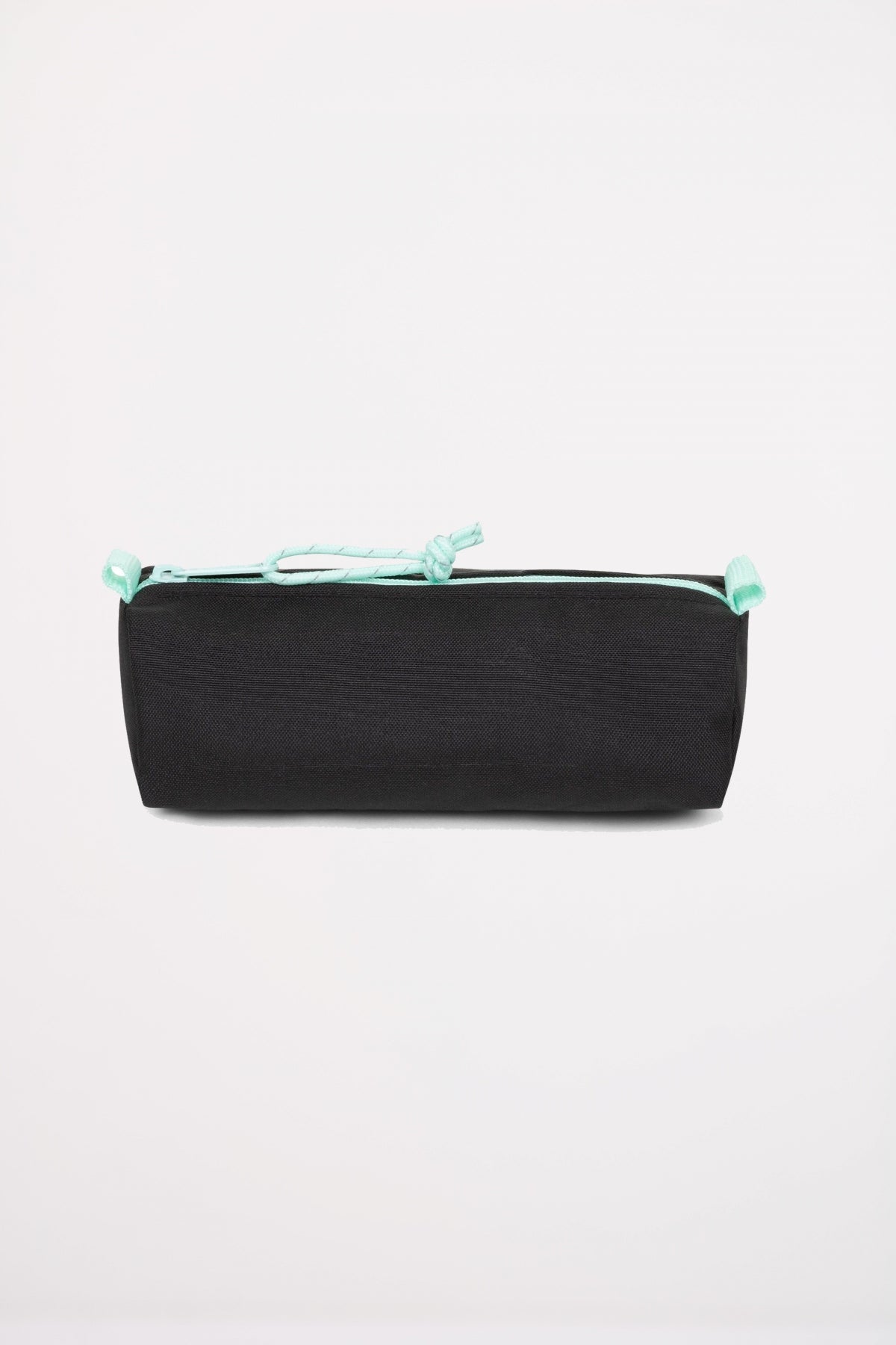 EASTPAK BENCHMARK SINGLE en color NEGRO (2)
