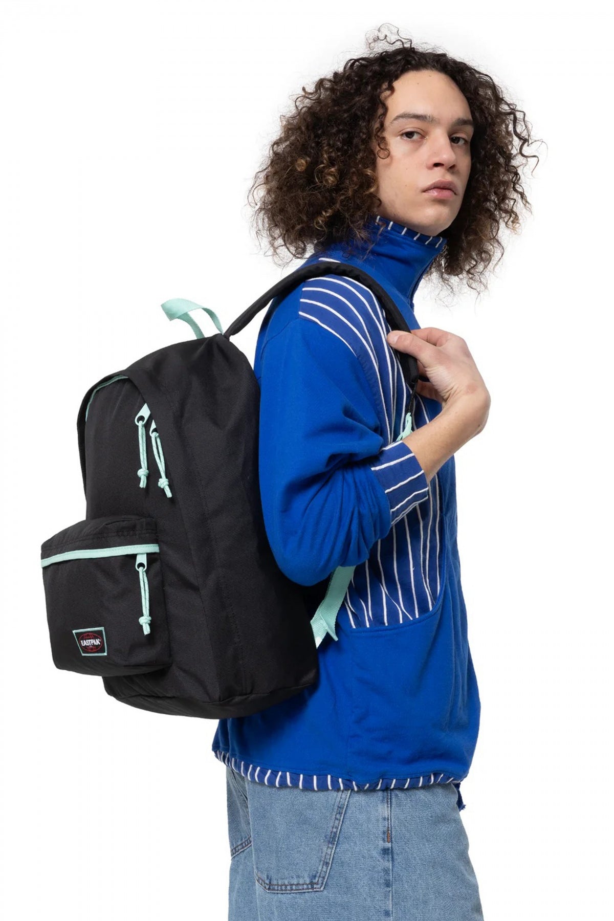 EASTPAK OUT OF OFFICE en color NEGRO (4)