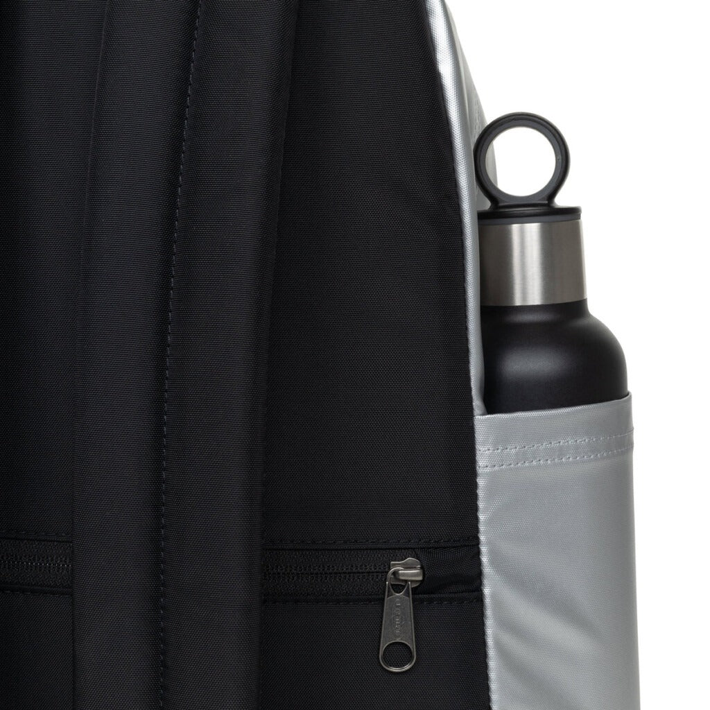 EASTPAK EKABGY en color PLATA (7)