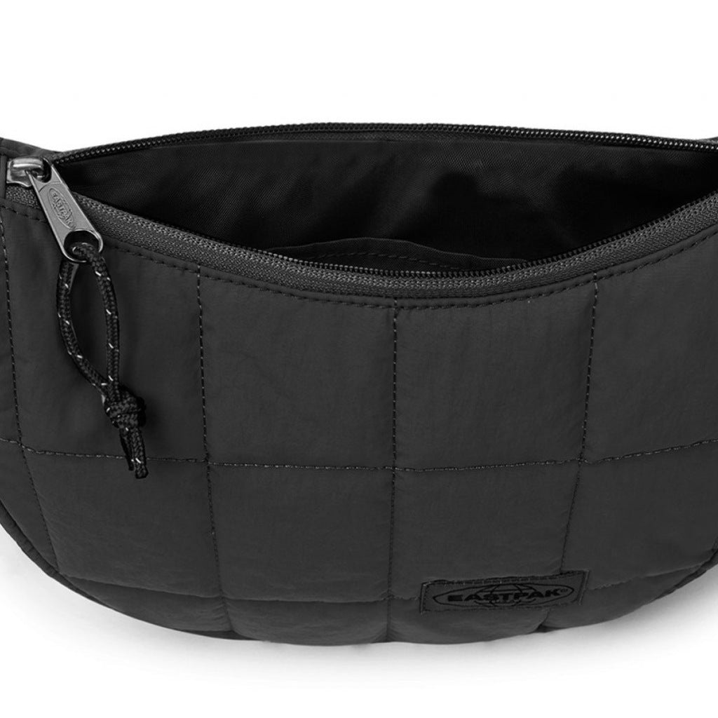 EASTPAK EKABOGDF HALF MOON BAG en color NEGRO (6)