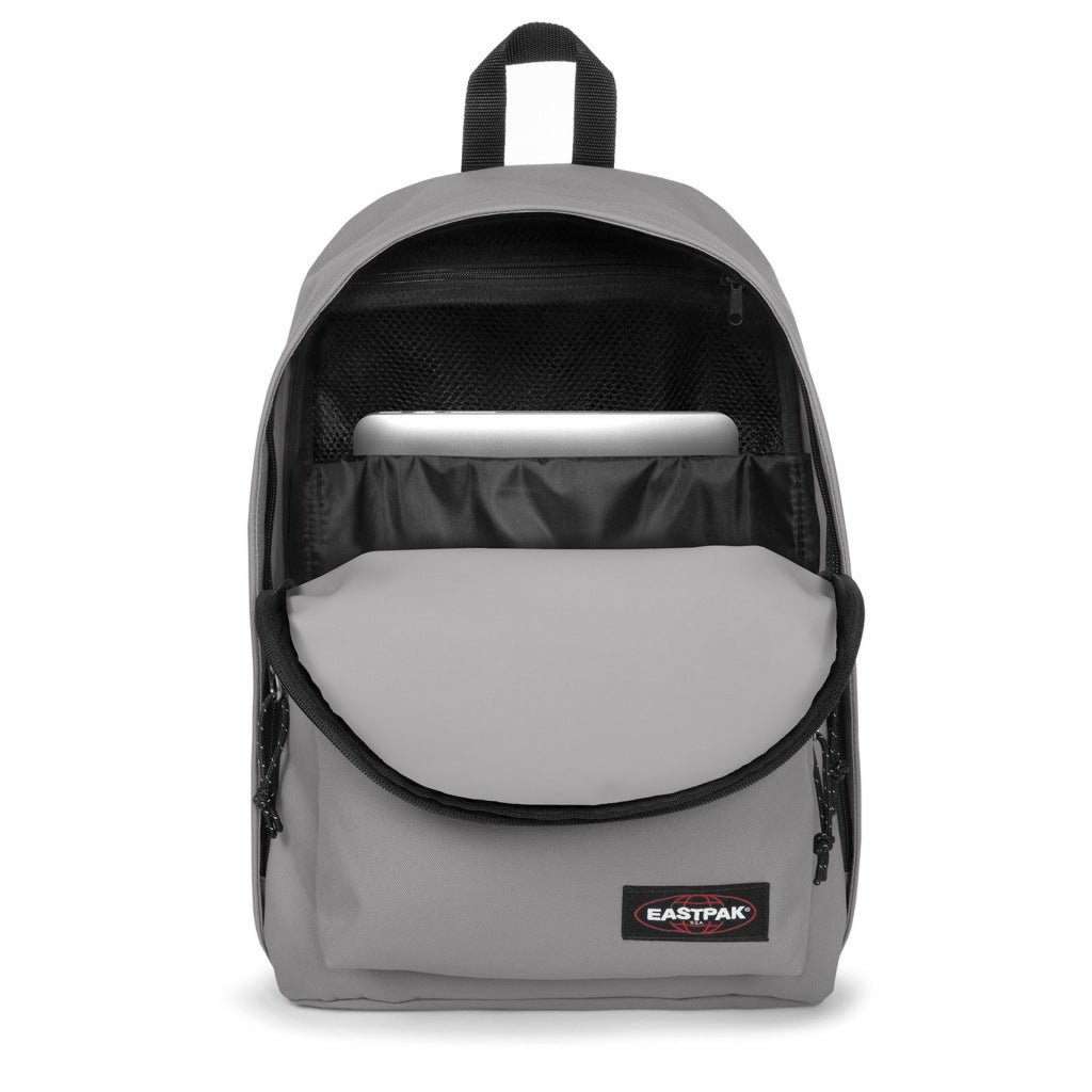 EASTPAK OUT OF OFFICE en color GRIS (6)