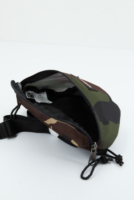 EASTPAK SPRINGER en color VERDE (4)