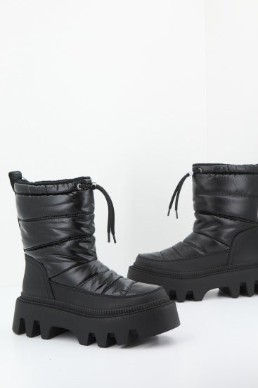 BUFFALO FLORA PUFFER BOOT en color NEGRO (1)