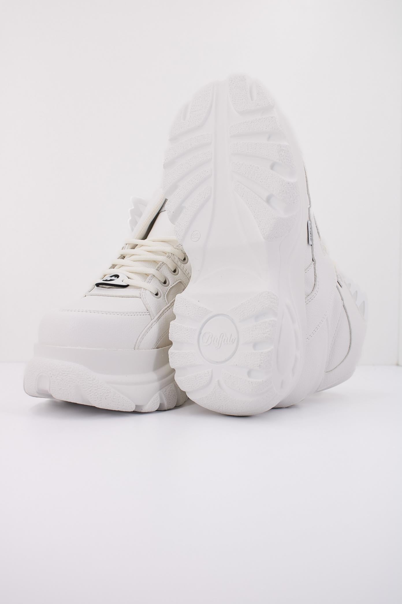 BUFFALO B en color BLANCO (5)