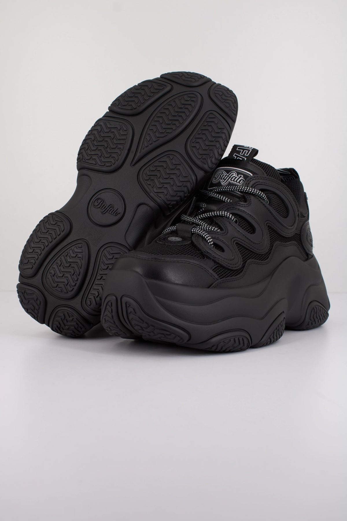 BUFFALO PROWLER ONE VEGA en color NEGRO (5)