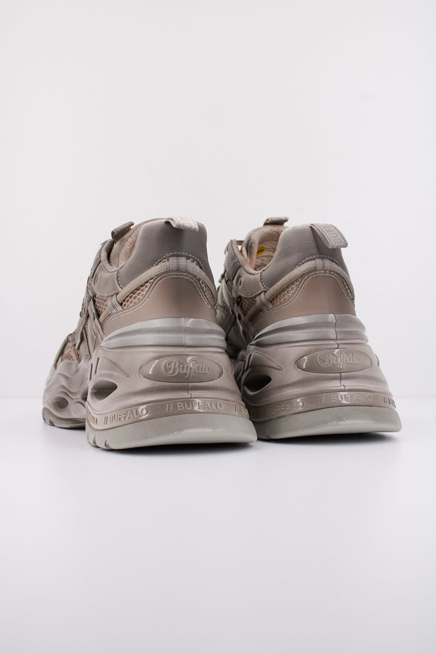 BUFFALO TRIPLET HOLLOW VNTG en color GRIS (4)