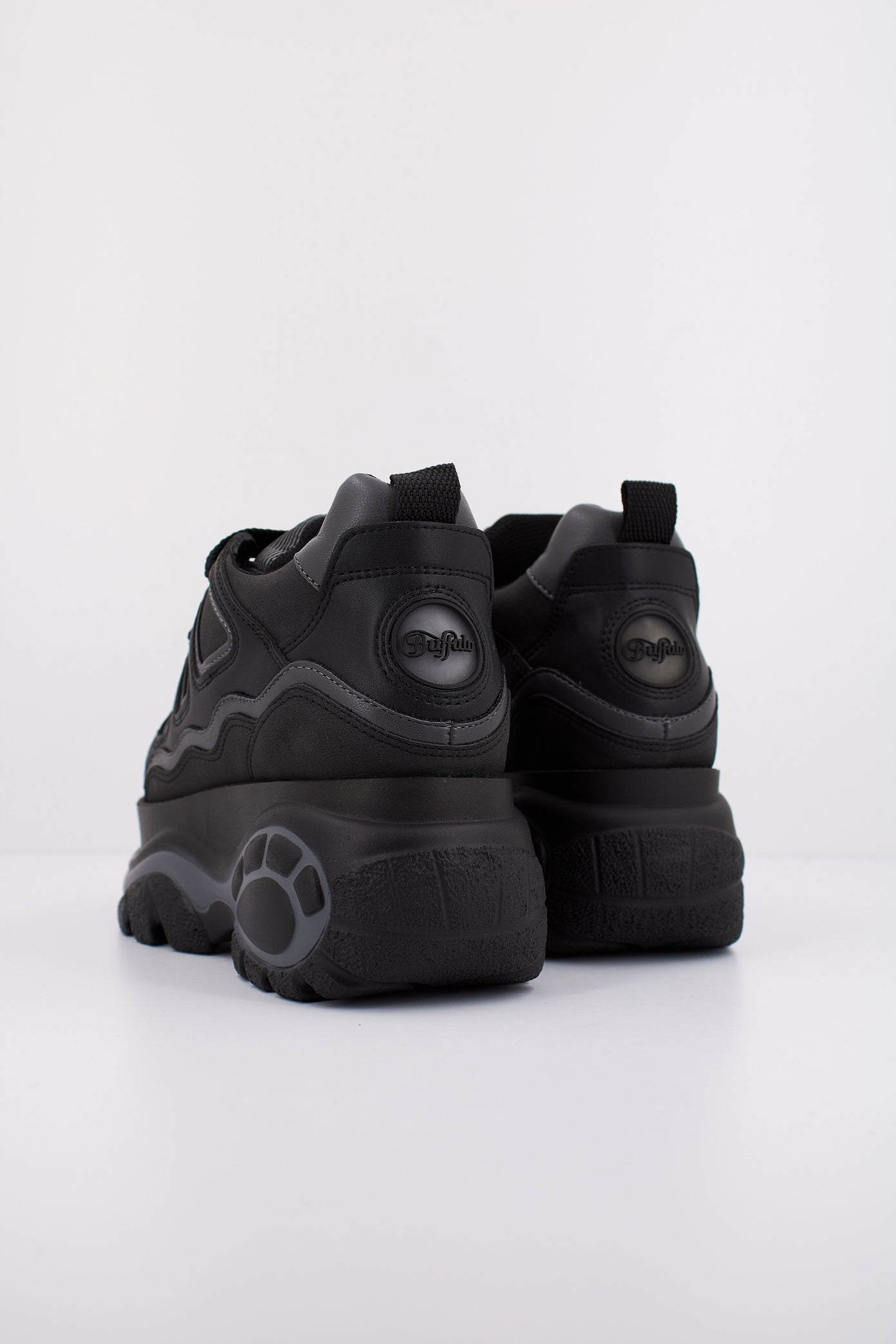 BUFFALO SNEAKER PLATAFORMA en color NEGRO (4)