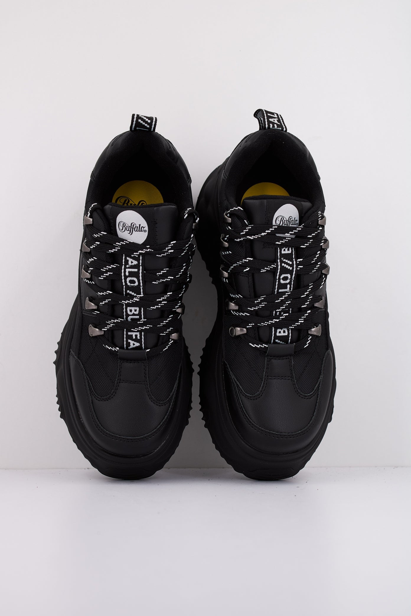 BUFFALO BLADER HIKE LO en color NEGRO (3)