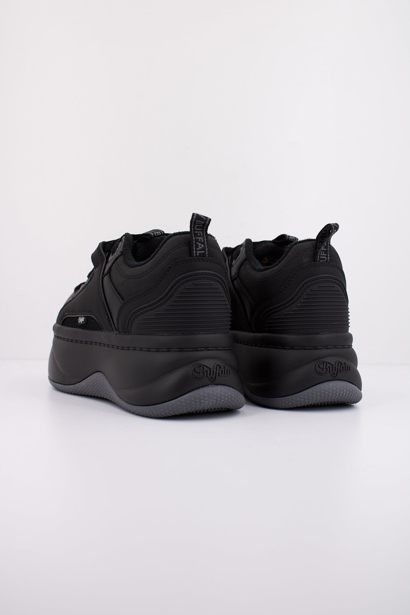 BUFFALO ORCUS SK en color NEGRO (4)