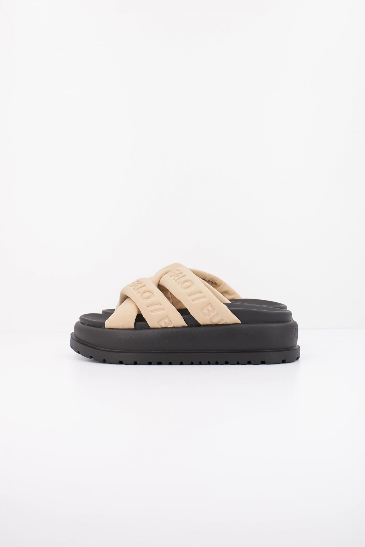 BUFFALO RAYA ARI STUD VEGAN en color NUDE (1)
