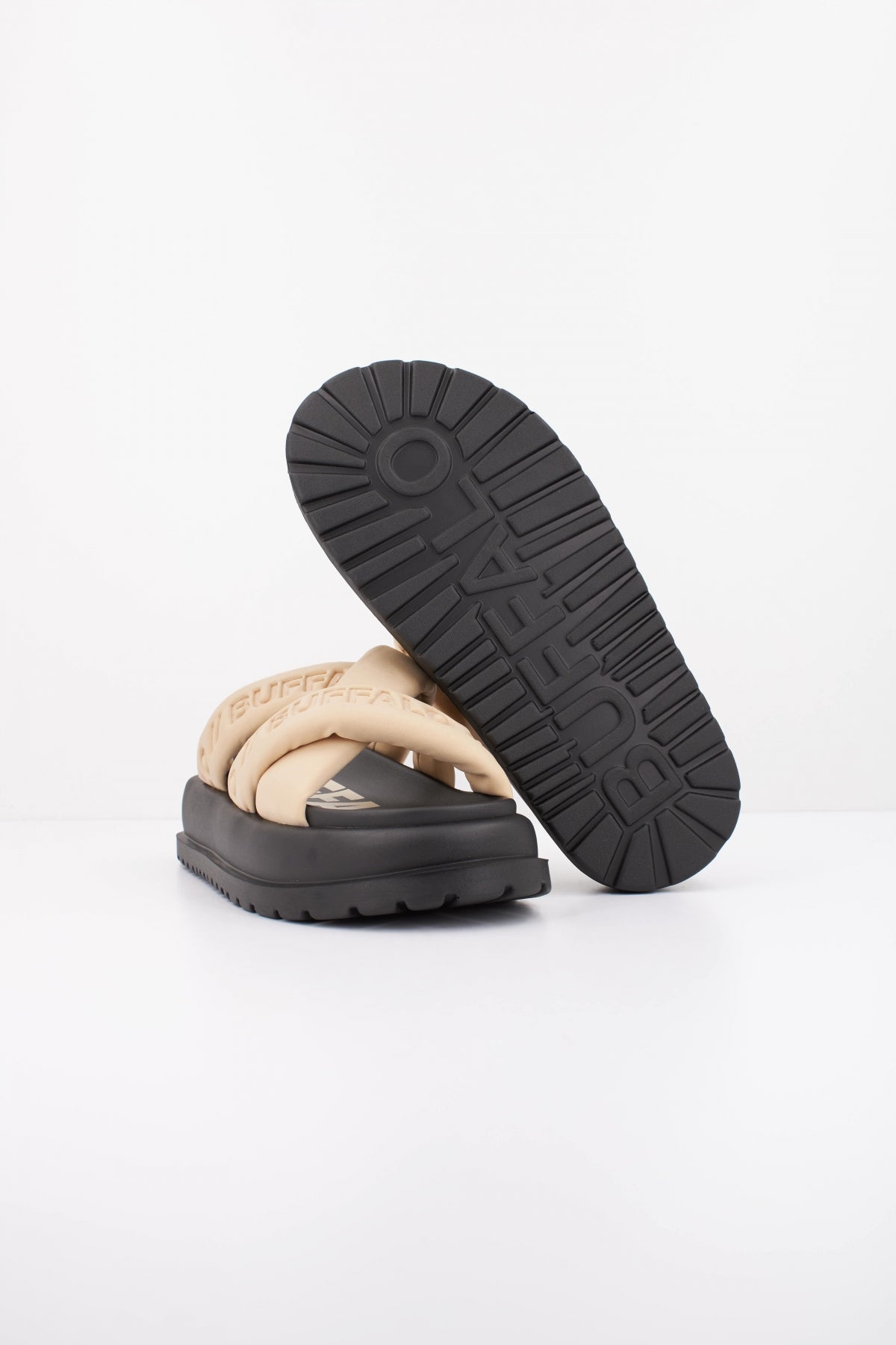 BUFFALO RAYA ARI STUD VEGAN en color NUDE (5)