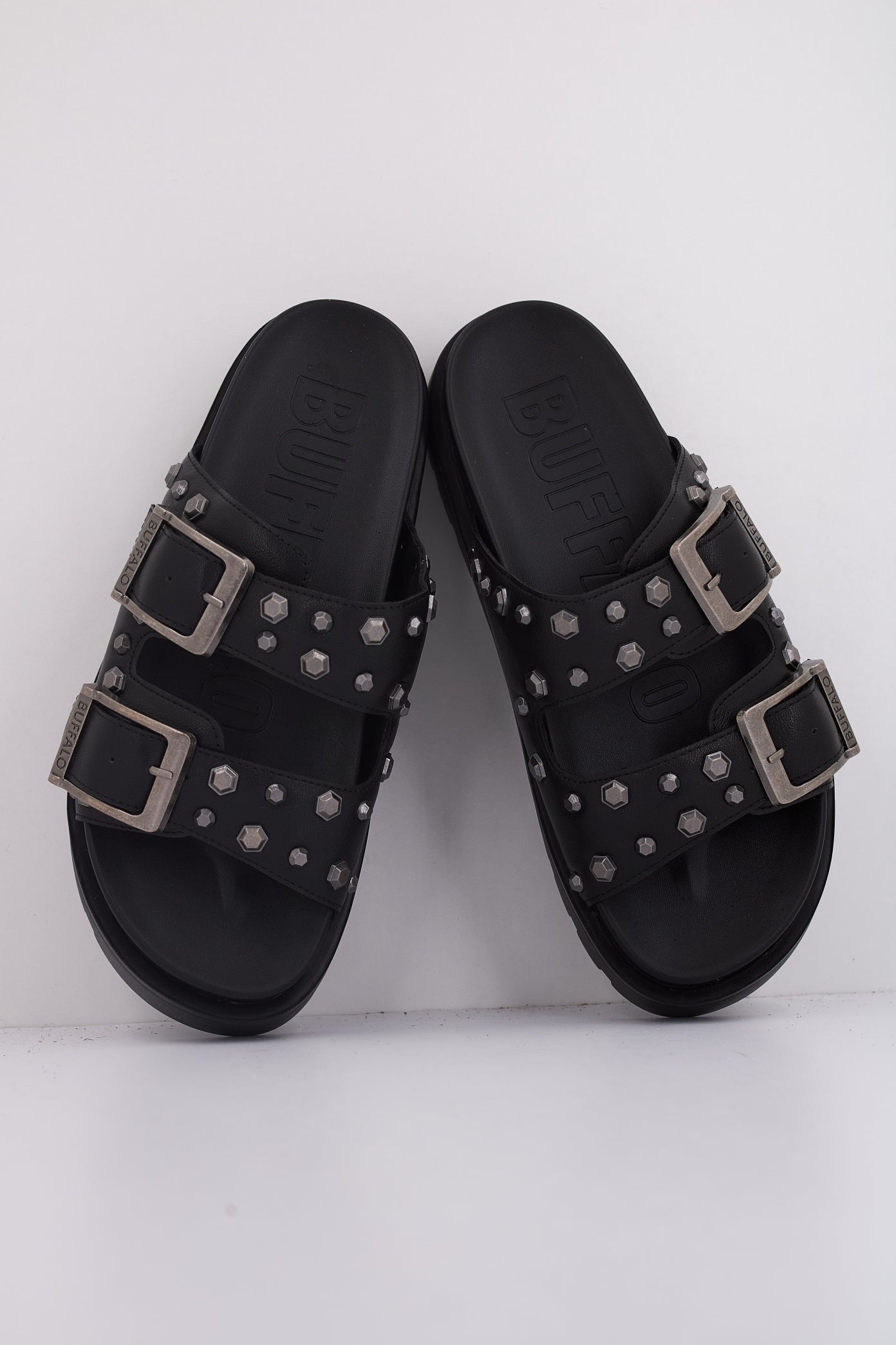 BUFFALO RAYA ARI STUD VEGAN en color NEGRO (3)