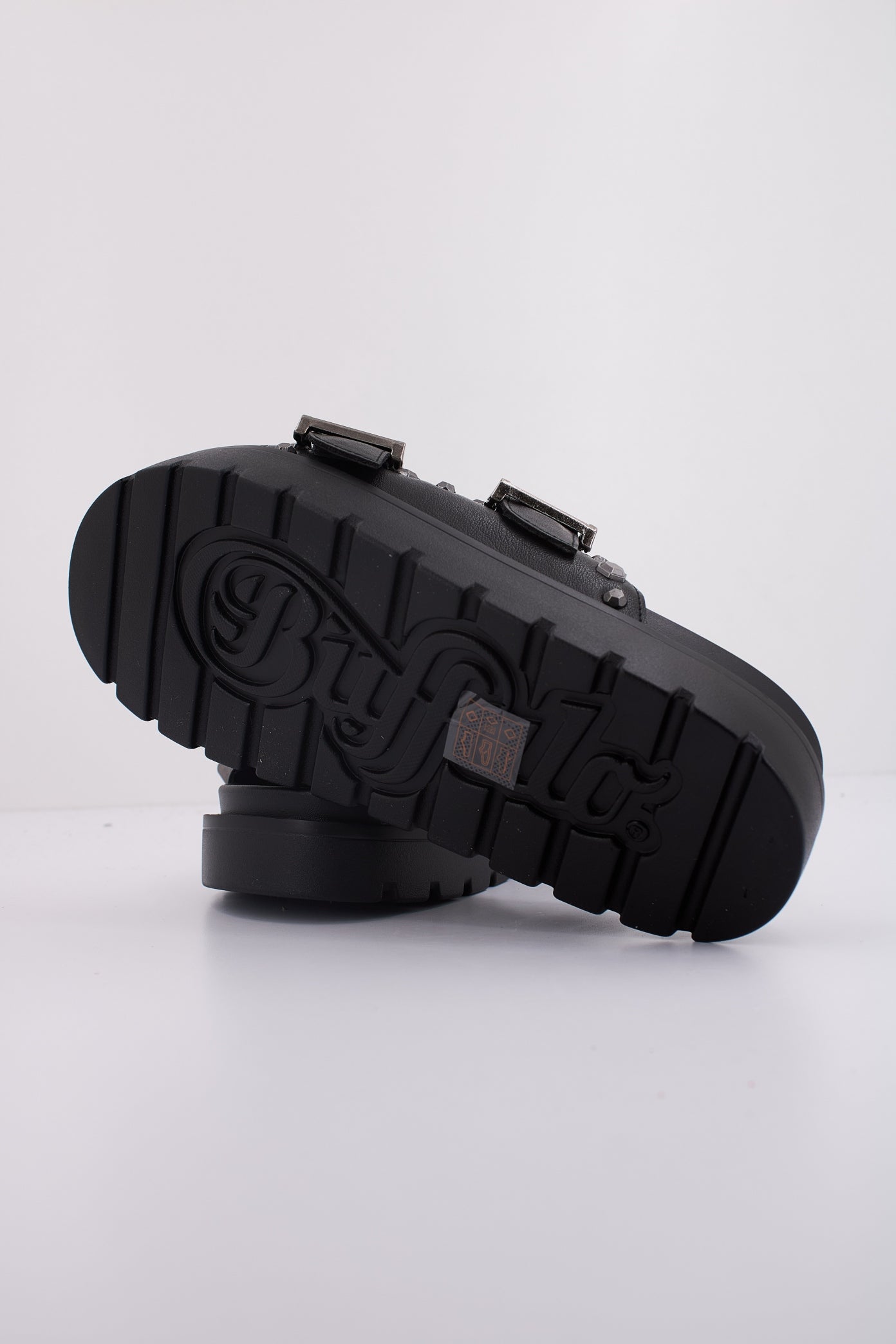 BUFFALO RAYA ARI STUD VEGAN en color NEGRO (5)