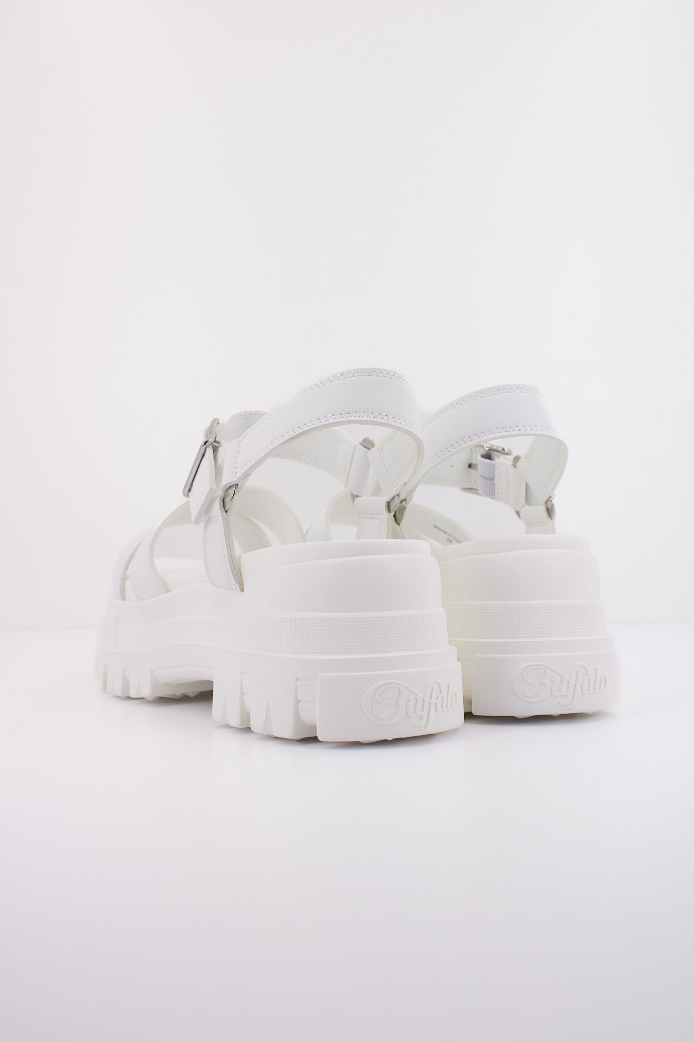 BUFFALO ASPHA TS en color BLANCO (4)