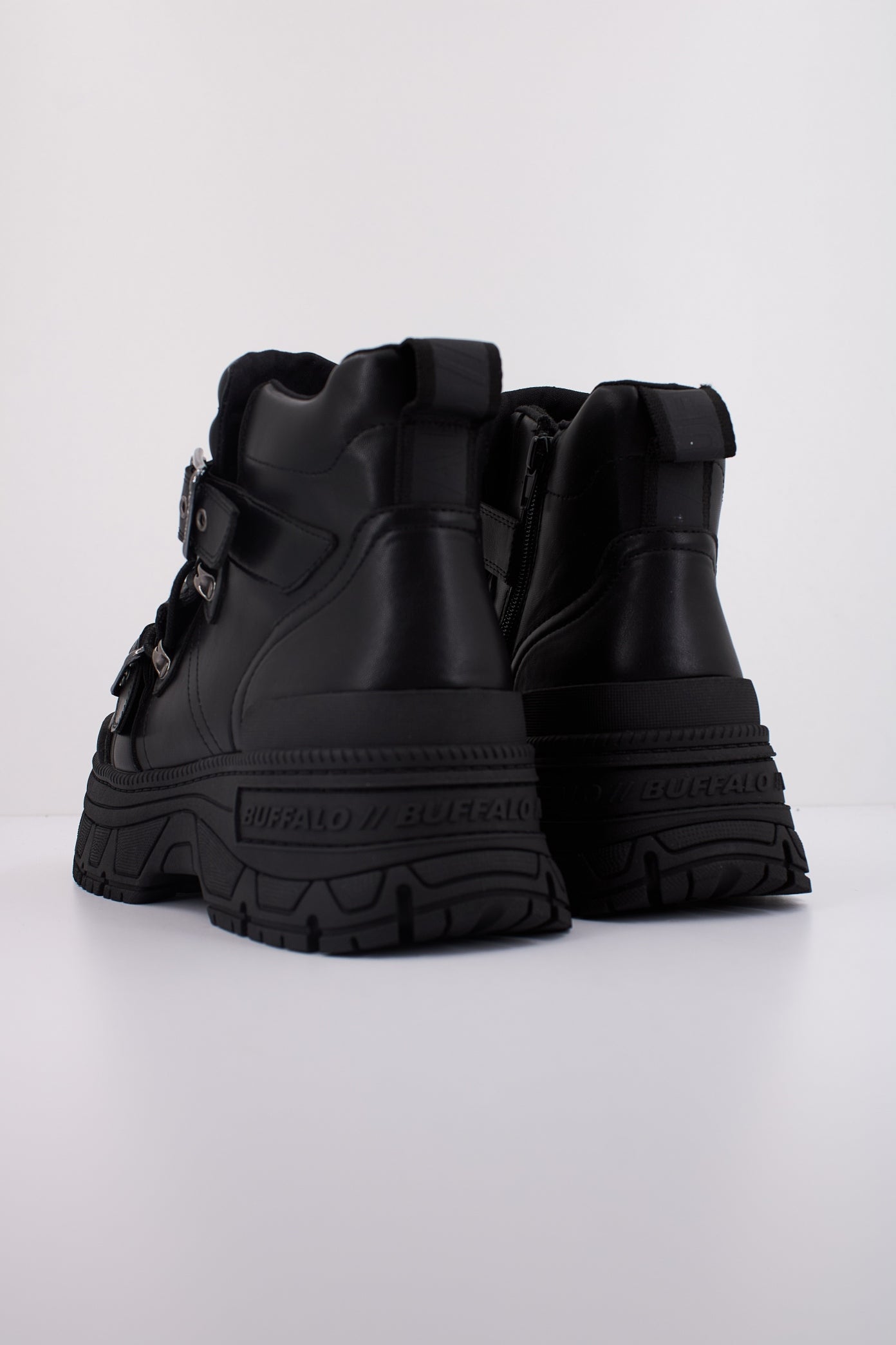 BUFFALO FUSION HIKE MID en color NEGRO (4)