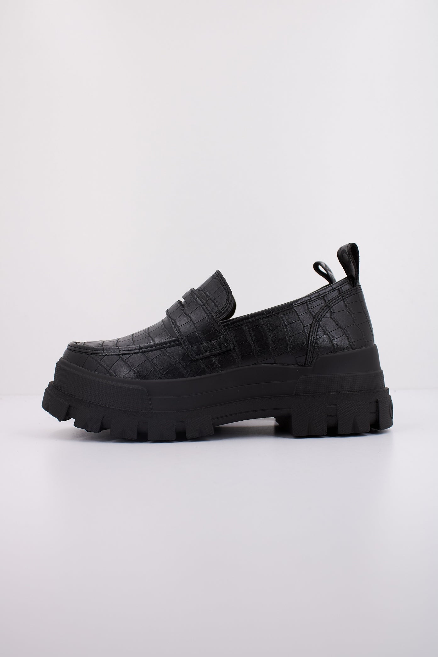 BUFFALO ASPHA LOAFER en color NEGRO (1)