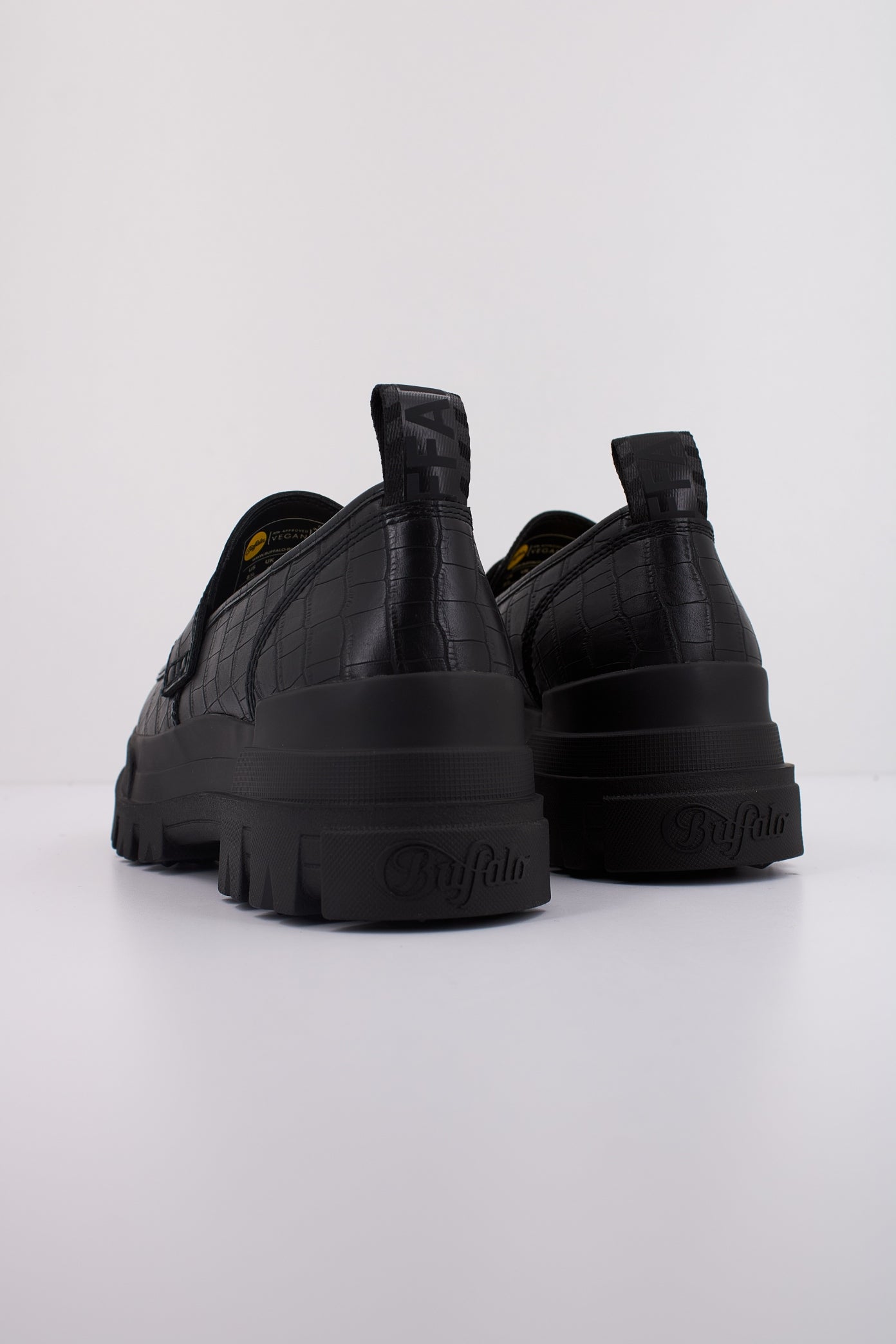 BUFFALO ASPHA LOAFER en color NEGRO (4)