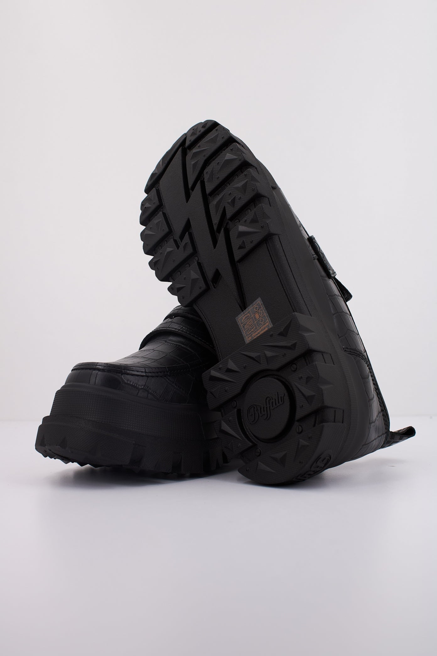 BUFFALO ASPHA LOAFER en color NEGRO (5)