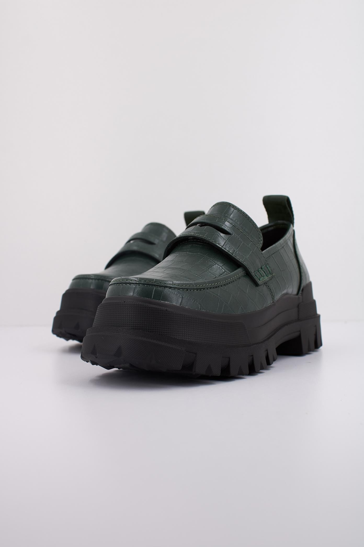 BUFFALO ASPHA LOAFER en color VERDE (2)