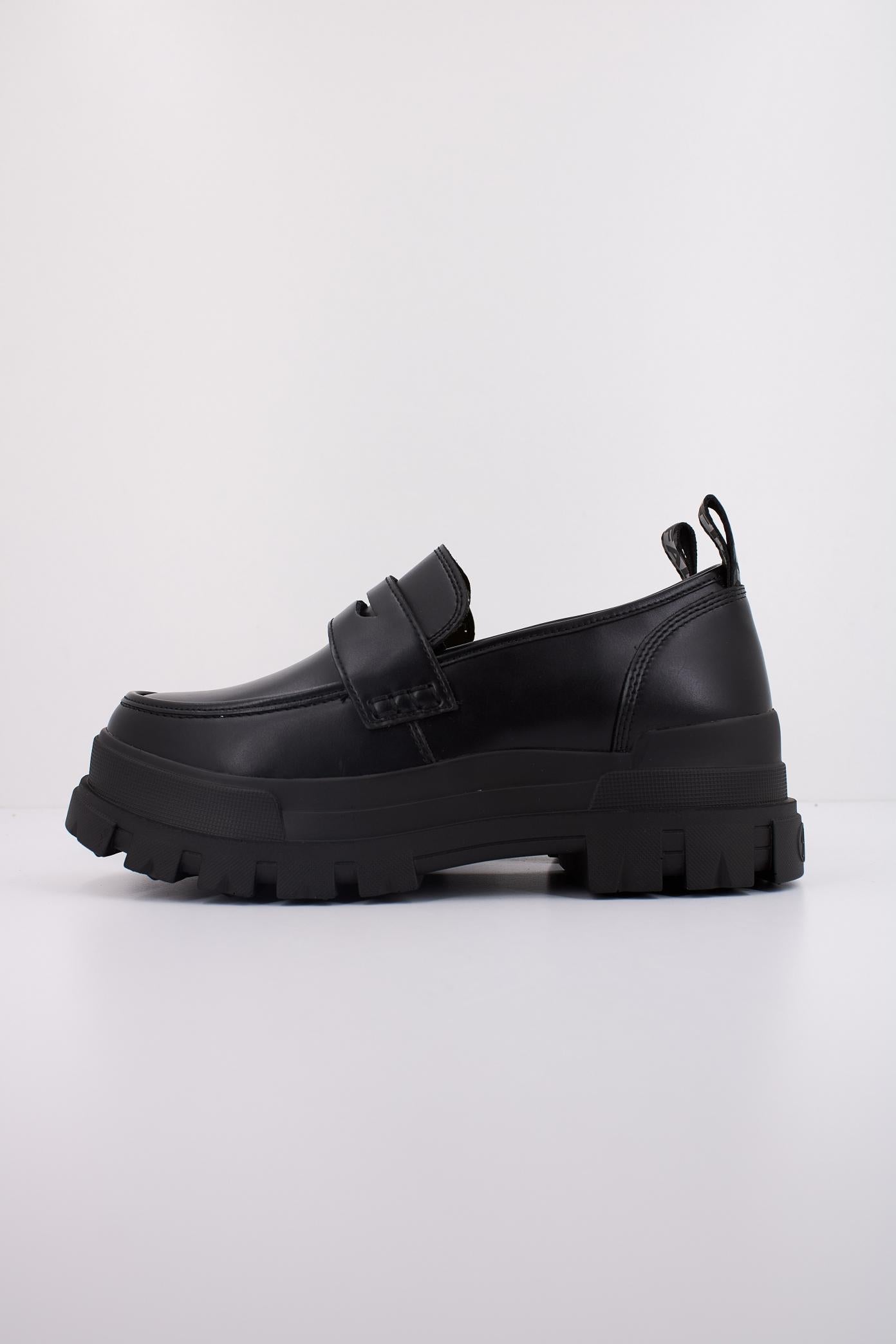 BUFFALO ASPHA LOAFER en color NEGRO (1)