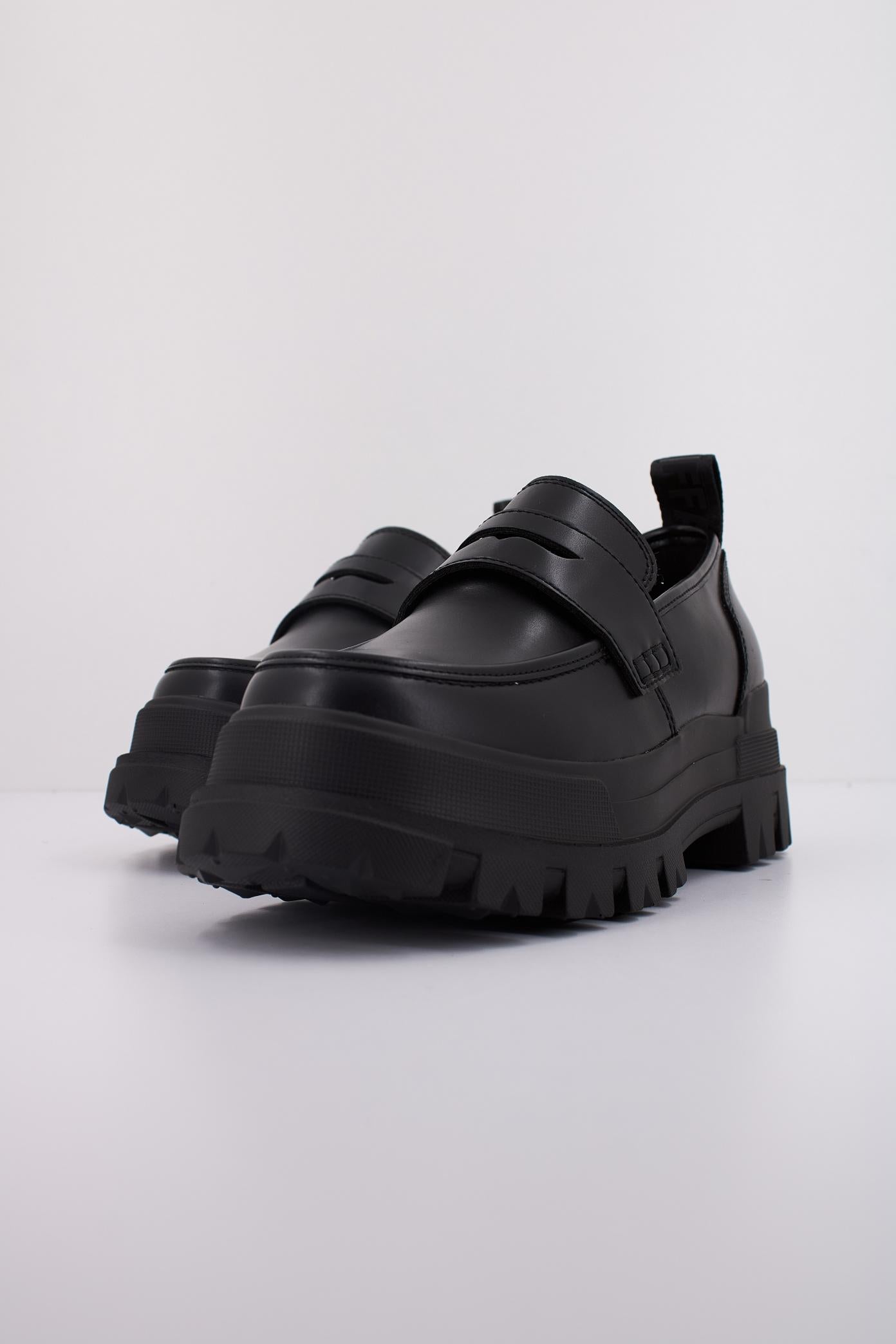 BUFFALO ASPHA LOAFER en color NEGRO (2)