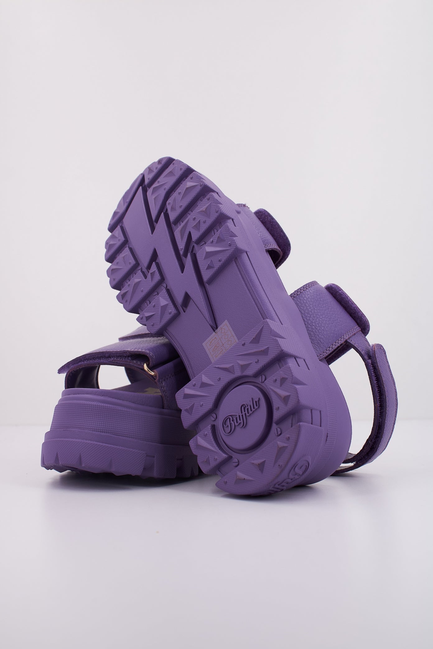 BUFFALO ASPHA SND en color VIOLETA (5)