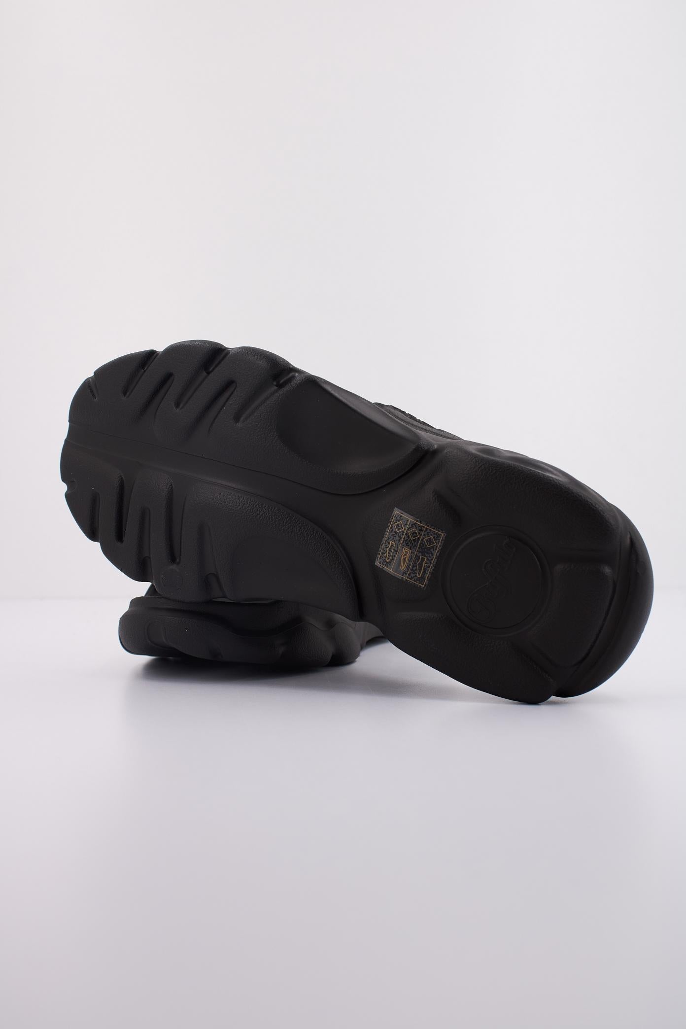 BUFFALO CLD ARI SLIDE en color NEGRO (5)