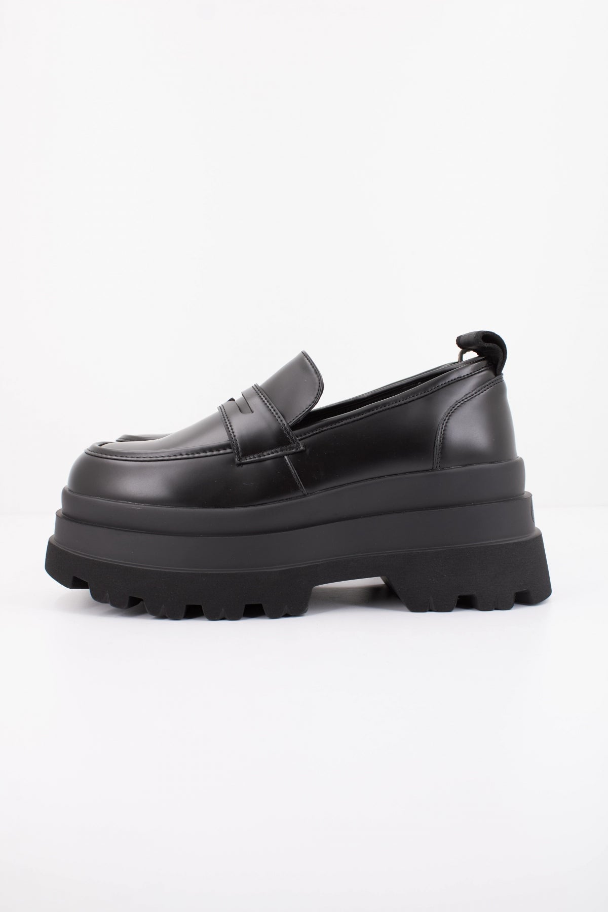 BUFFALO JUPITER LOAFER en color NEGRO (1)