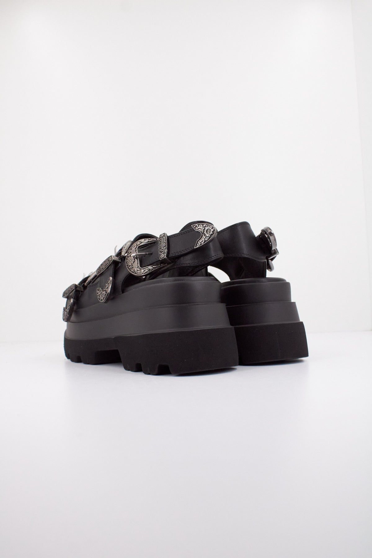 BUFFALO ARI WEST en color NEGRO (4)