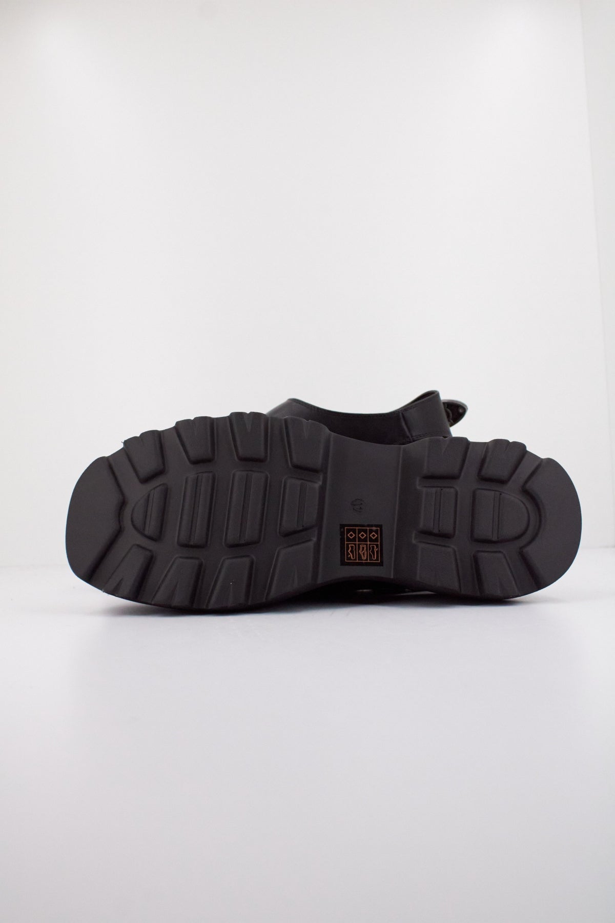 BUFFALO ARI WEST en color NEGRO (5)