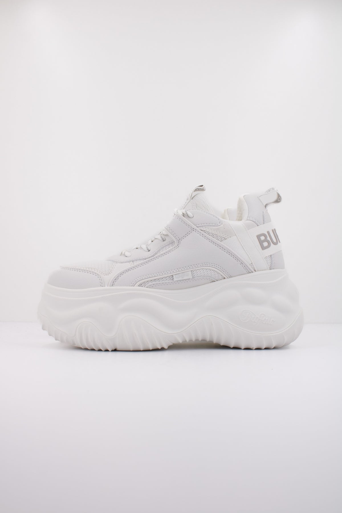 BUFFALO BLADER MATCHA en color BLANCO (1)