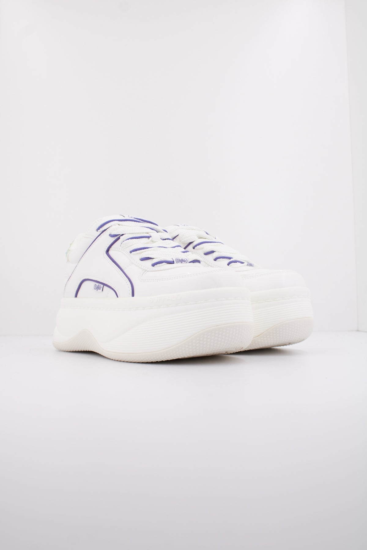 BUFFALO ORCUS LUXE en color BLANCO (2)
