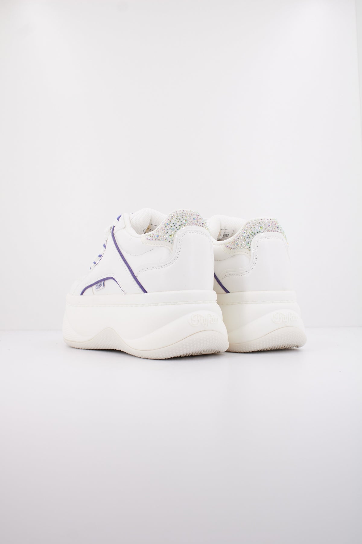 BUFFALO ORCUS LUXE en color BLANCO (4)