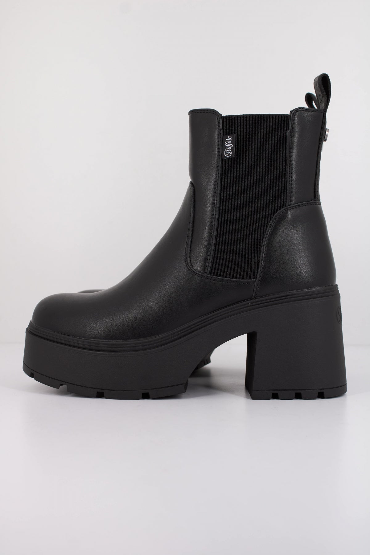 BUFFALO MILA CHELSEA en color NEGRO (1)